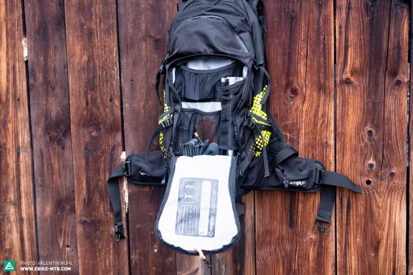 AMPLIFI-E-Track-der-erste-E-MTB-Rucksack7-810x540.jpg