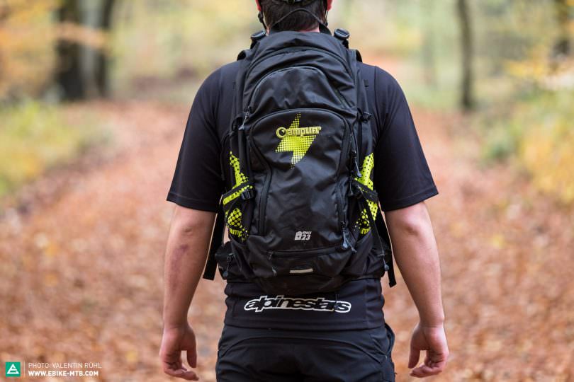 AMPLIFI-E-Track-der-erste-E-MTB-Rucksack8-810x540.jpg