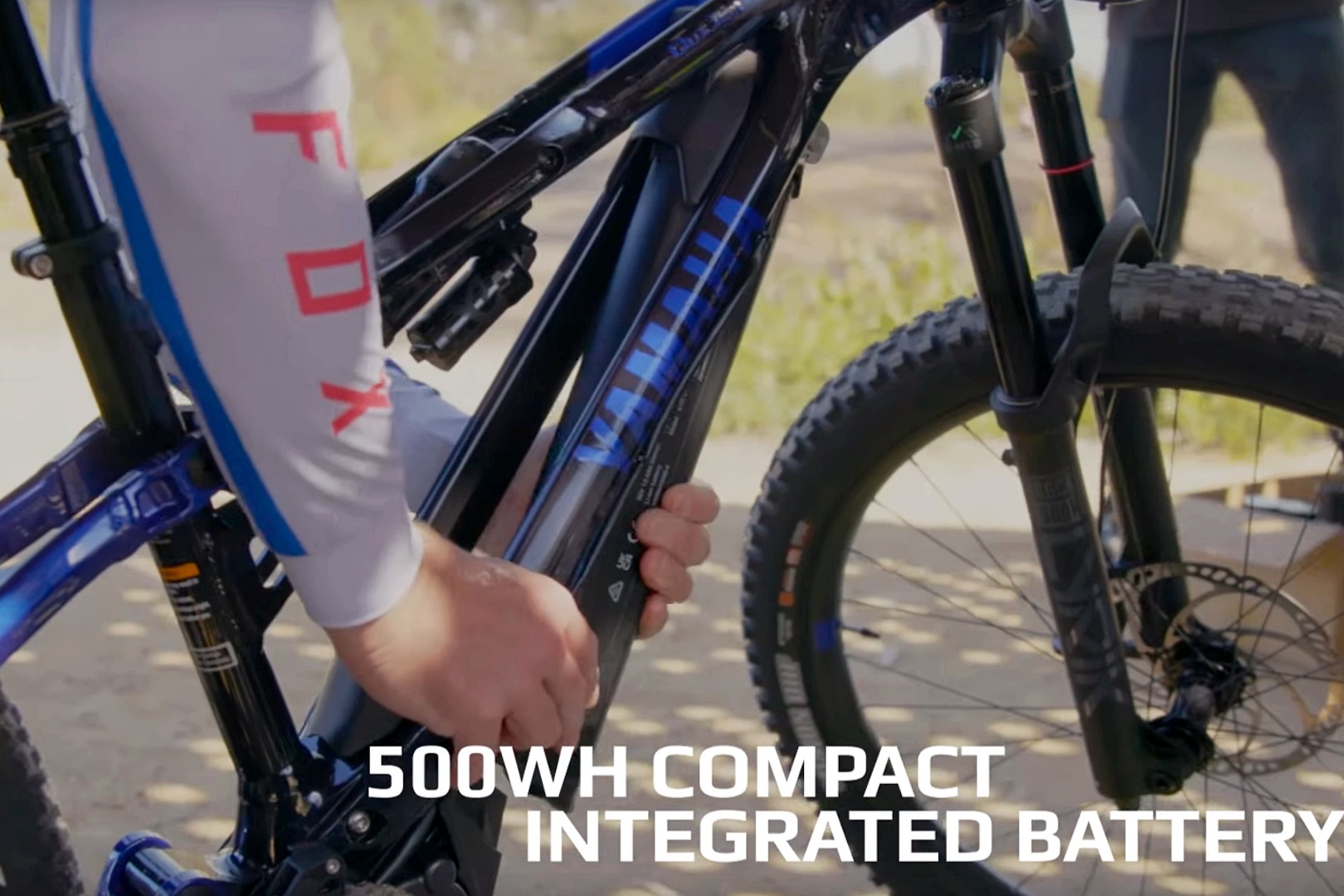 The 500 Wh battery appears to be hidden in the frame...