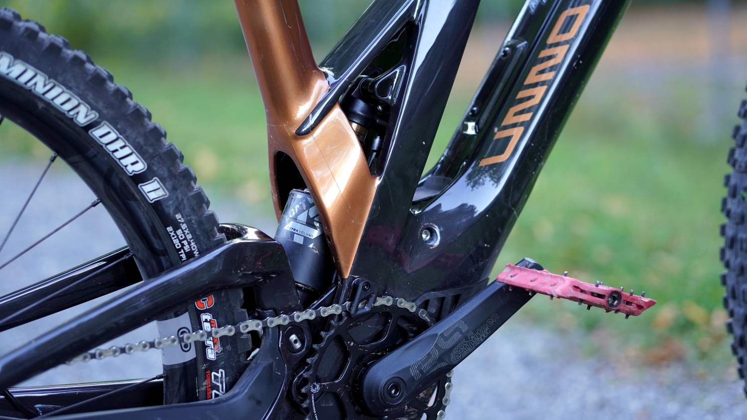 The Fox X2 shock sits inside the seat tube
