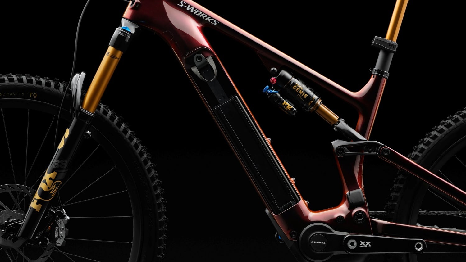  The 600 Wh battery and additional storage space, for a jacket perhaps.