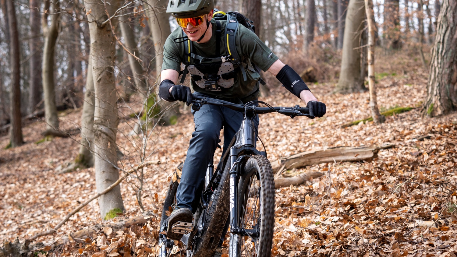 It's not a fake smile, Fredrik did enjoy riding the new Canyon in the Koblenz city forest. Photo by karinpasterer.com