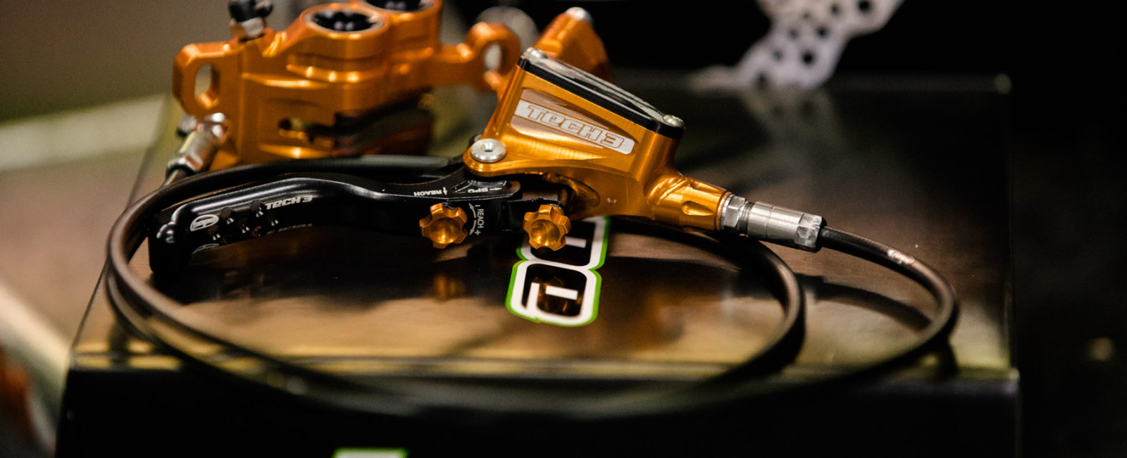 Hope-e4-brakes-06092-1600x650.jpg