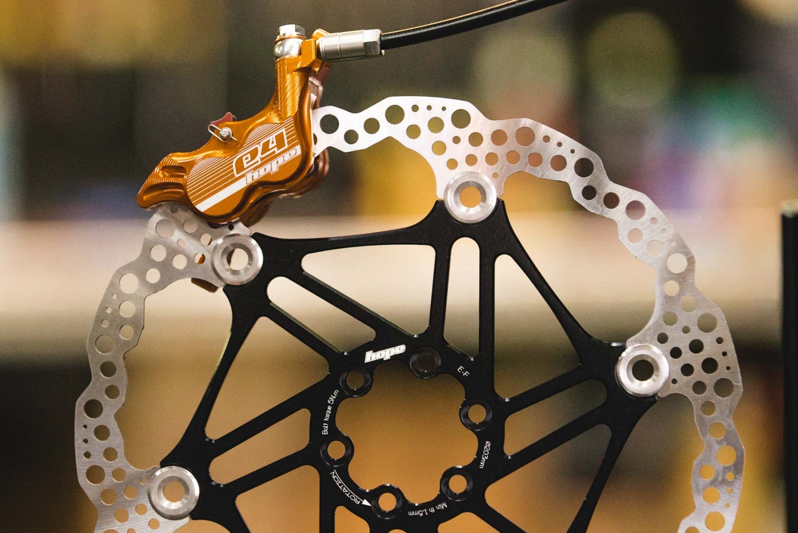 Hope-e4-brakes-06098-1.jpg