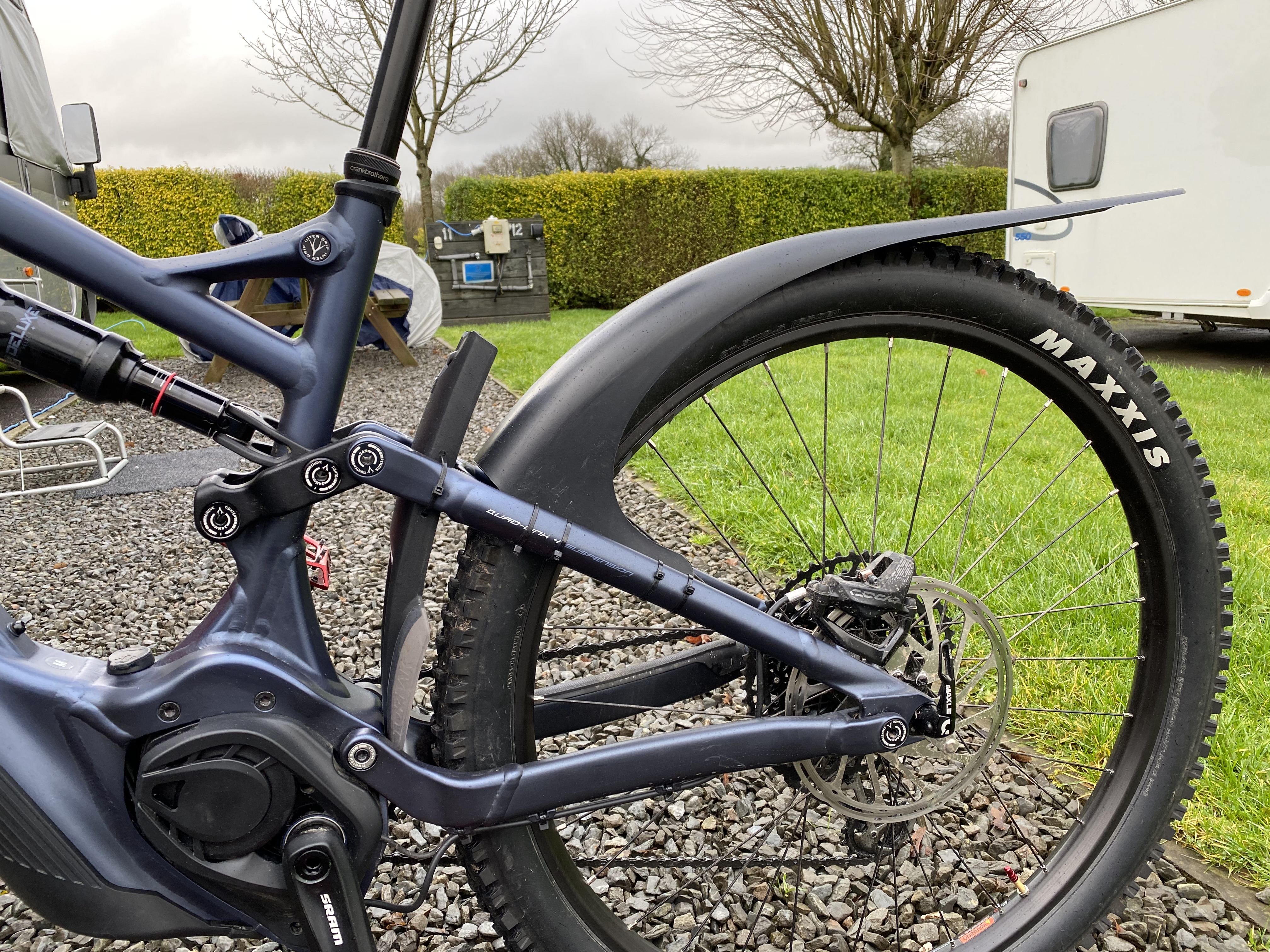 Review: The Mudhugger EVO is a monster-coverage mud guard, sustainably  produced - Bikerumor