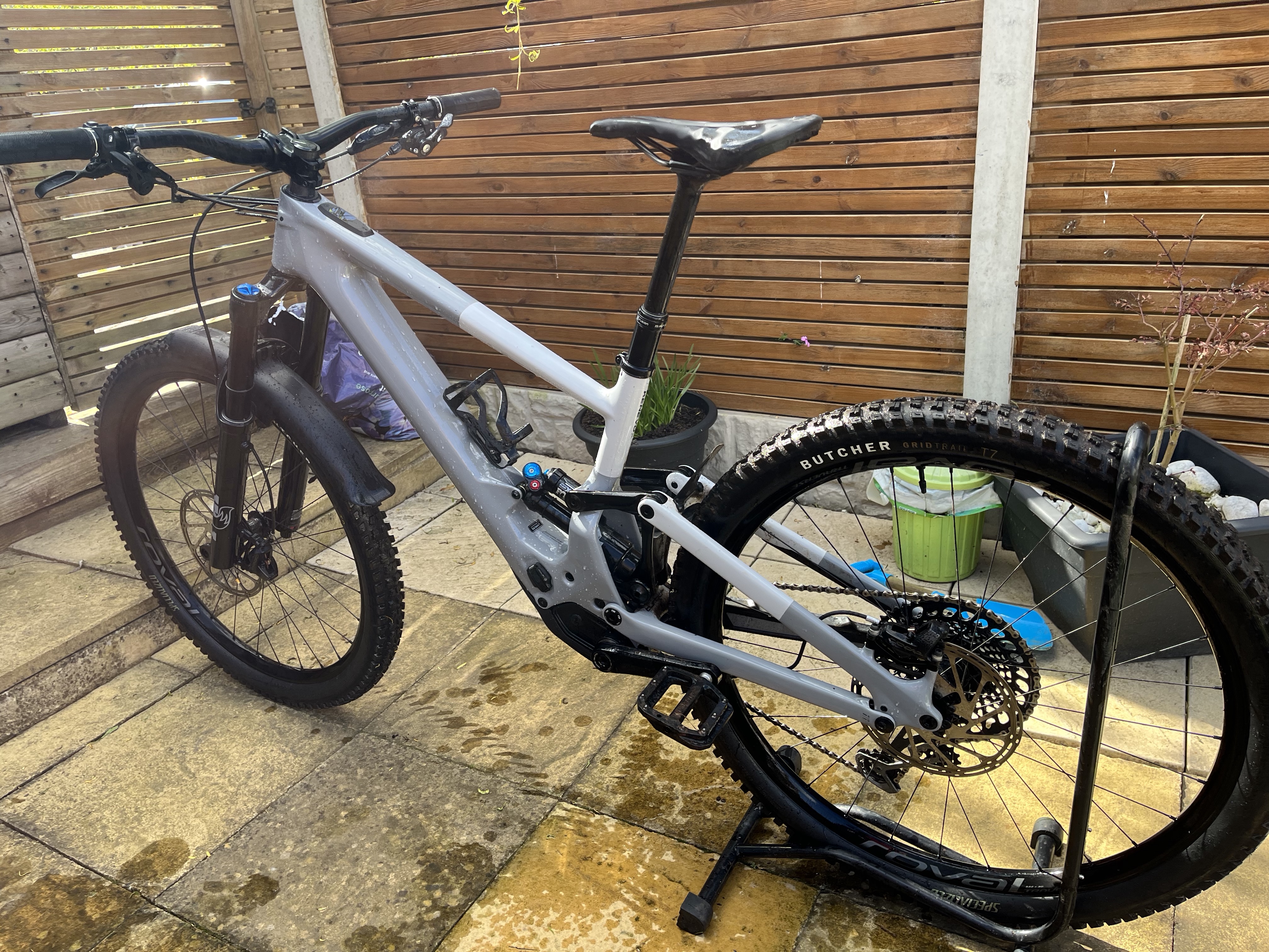 The brand new Specialized S-Works Turbo Kenevo SL 2021 in review – A Light eMTB for blasting | E-MOUNTAINBIKE Magazine