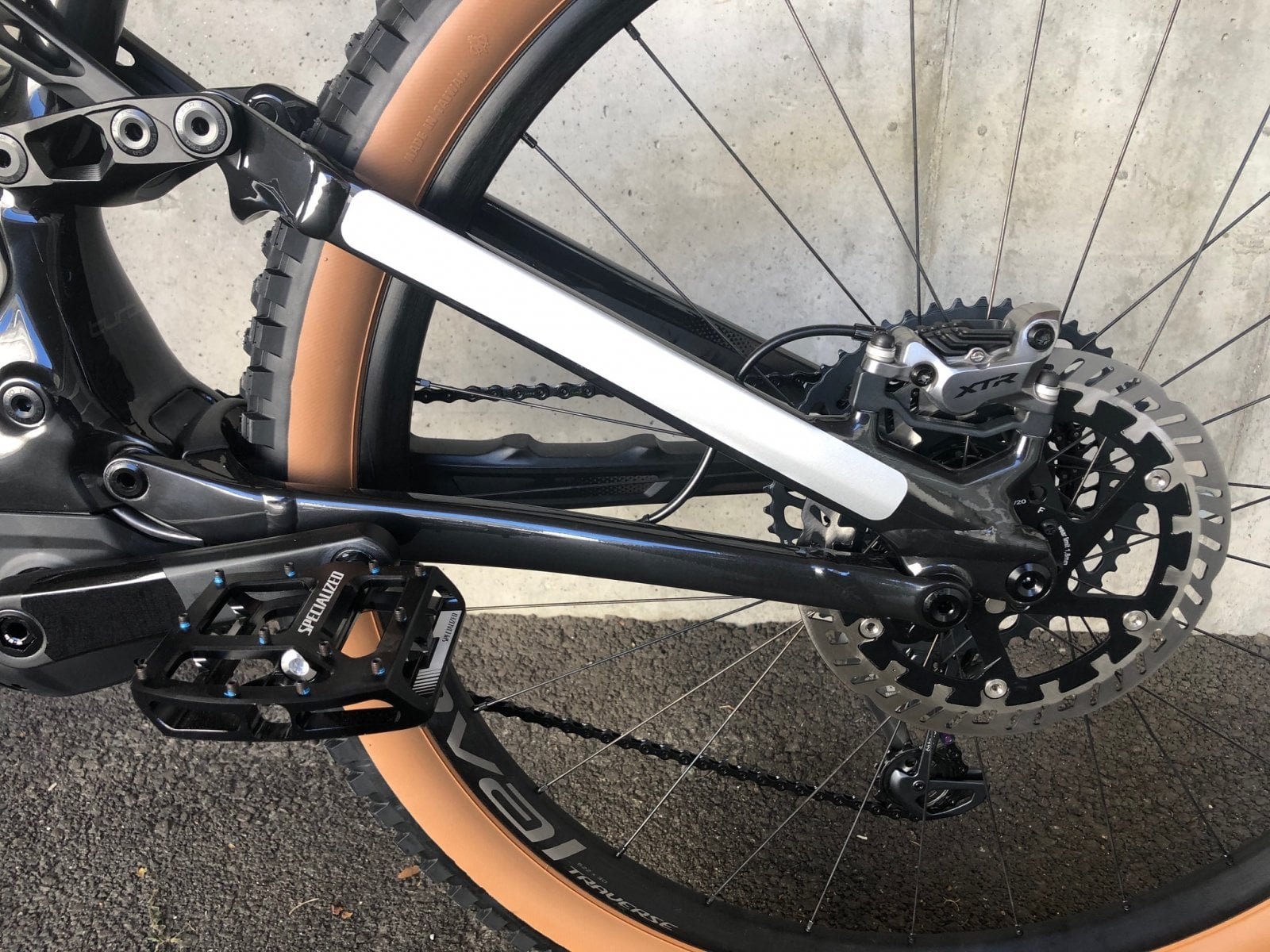 Levo Expert Custom Black 8.jpg