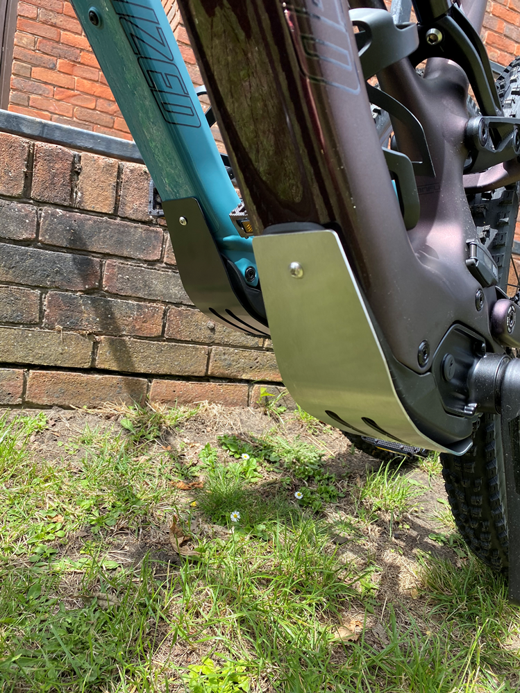 levo SL Black - Silver Motor Guardpng.png