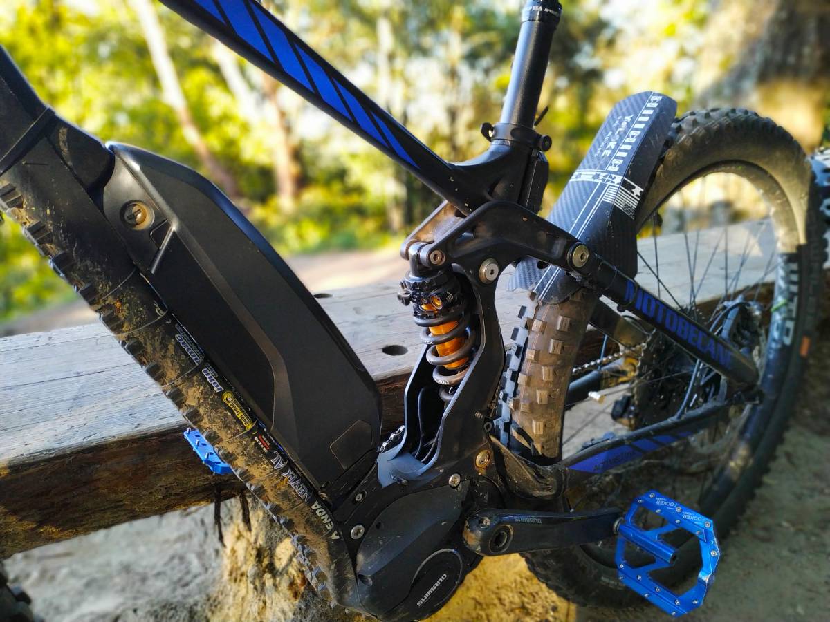 motobecaneRearShock_02.jpg