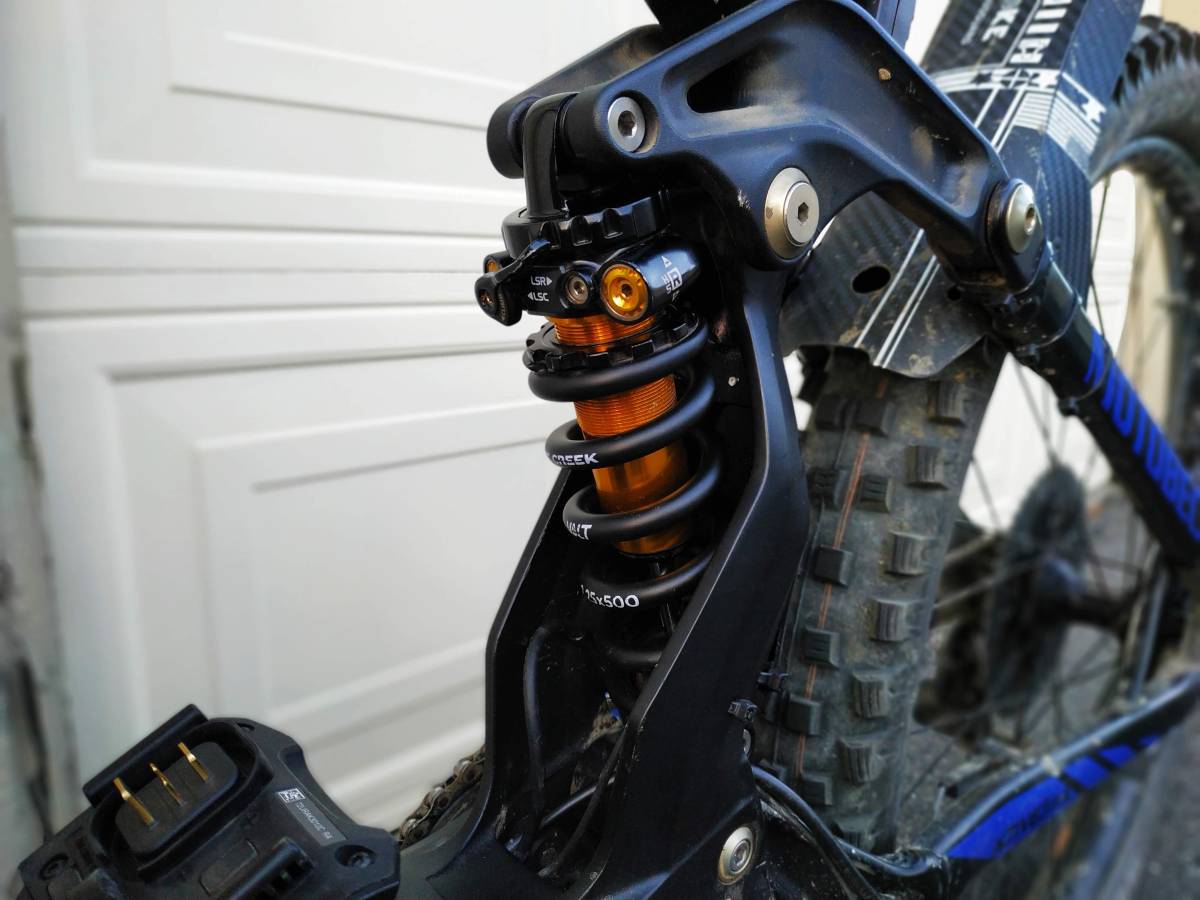 motobecaneRearShock_03.jpg