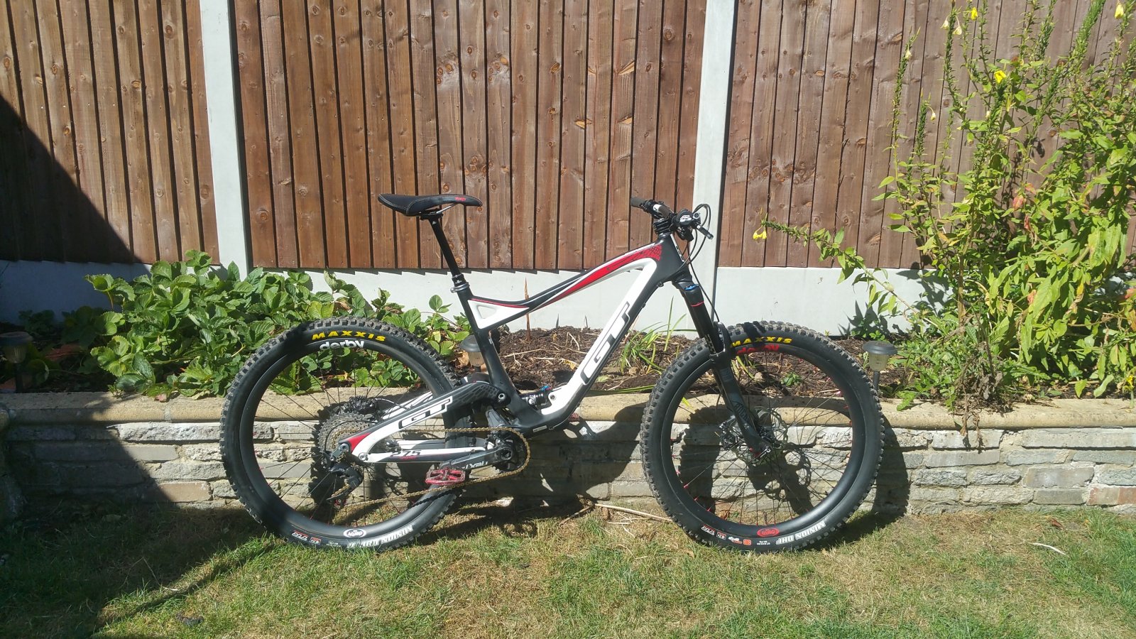 offset bushes fitted.jpg
