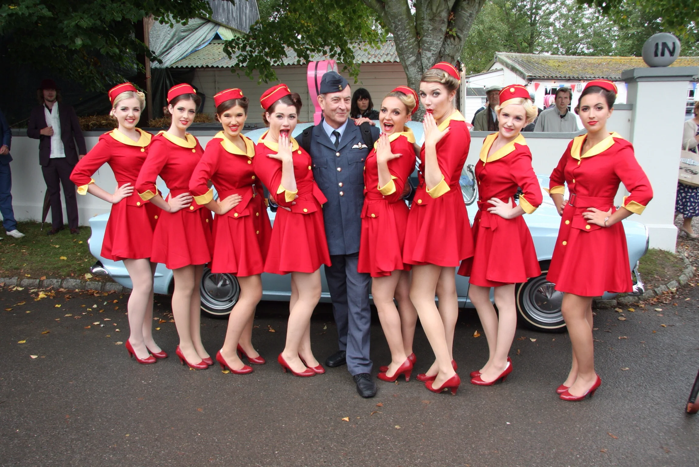 Revival 2014 - John with girls.webp