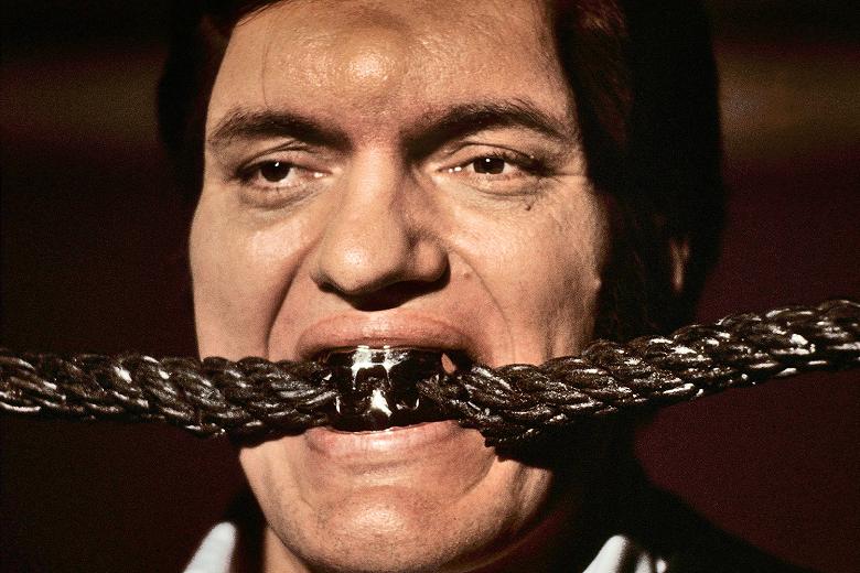 Richard+Keil+Jaws+bites+cable+2.jpg
