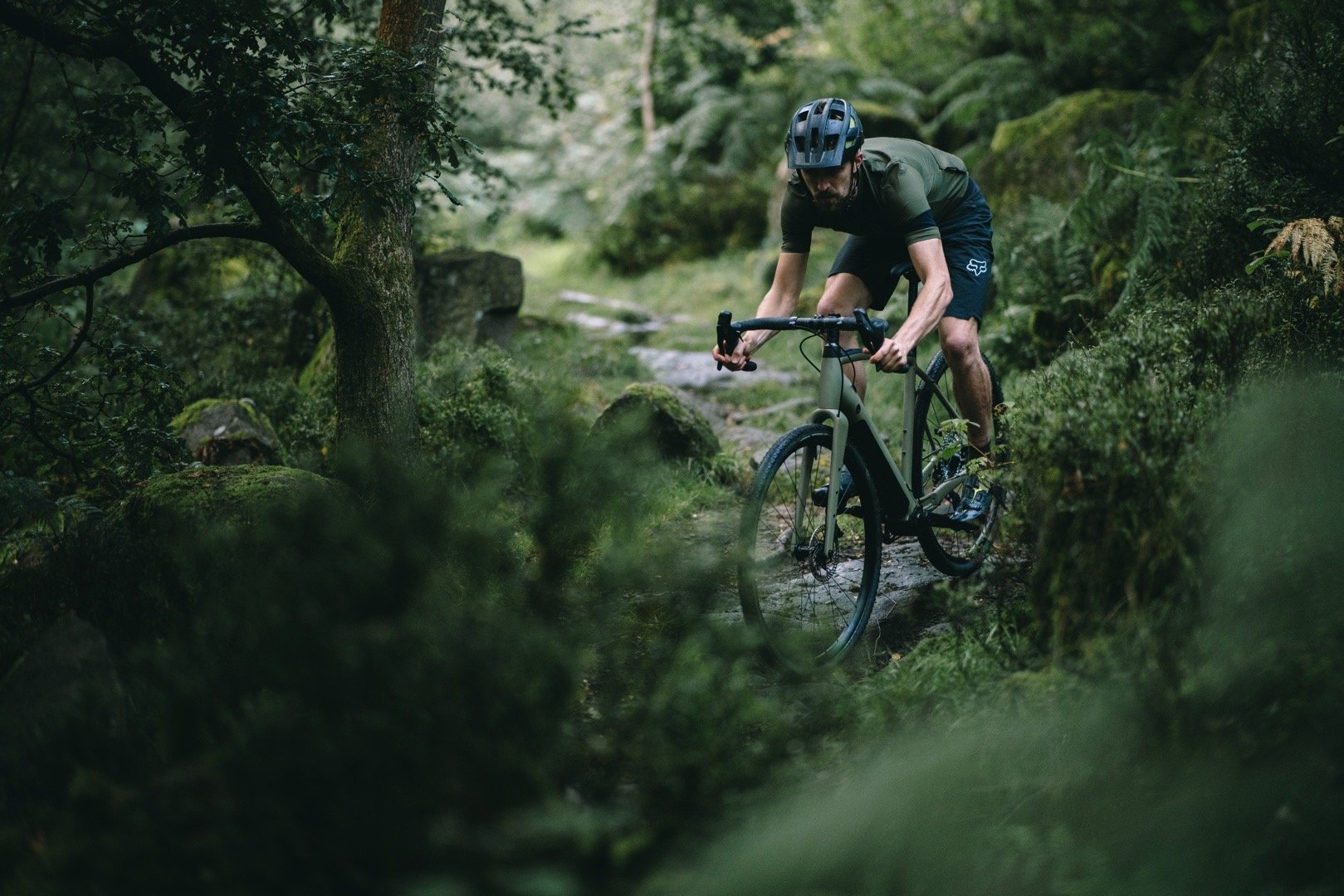 The versatile Cairn E-Adventure 1.0 Rambler Edition is a lightweight, 13-speed adventure machine!