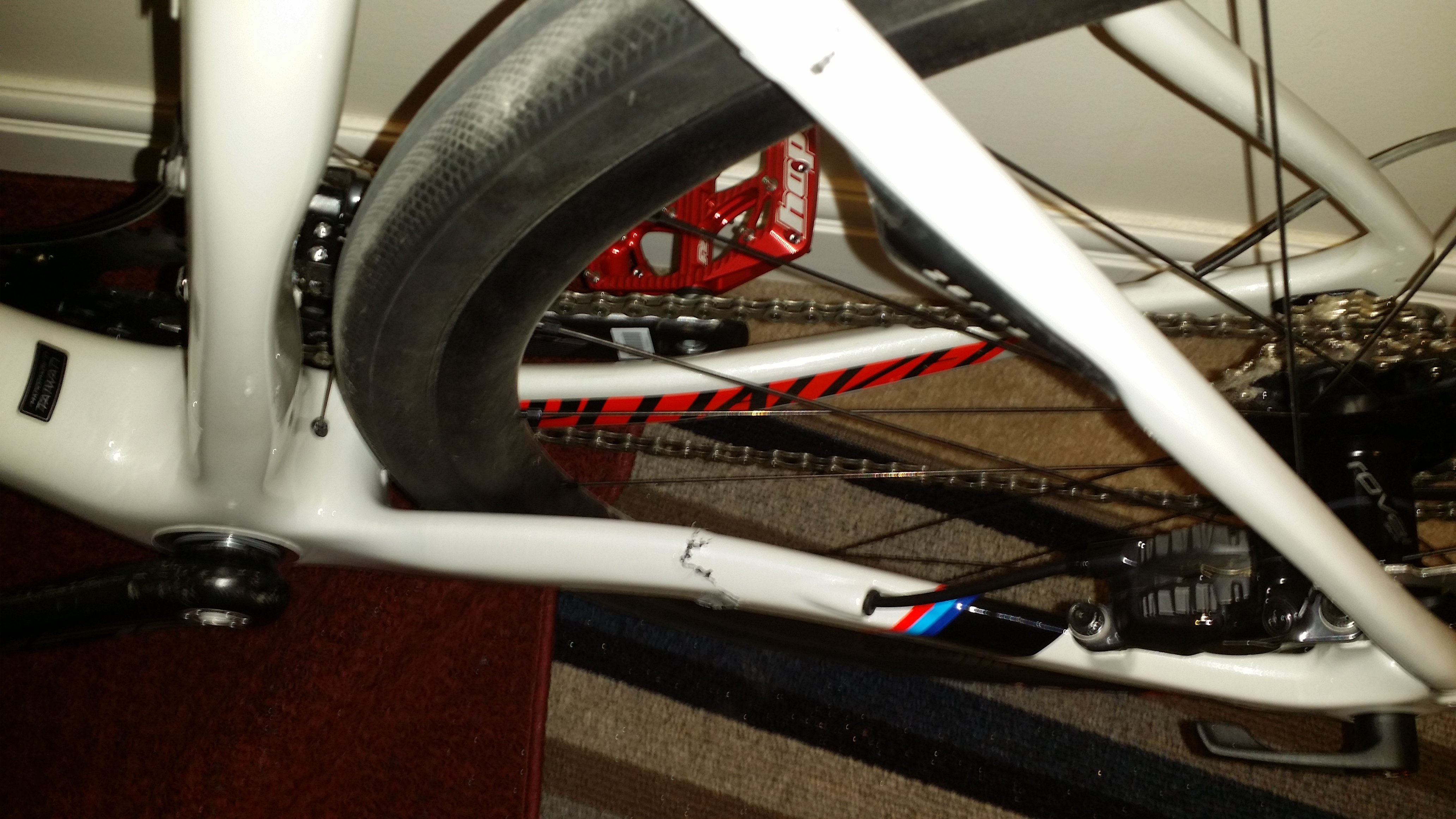 Cracked left chainstay 2016-07-15.jpg Cracked left chainstay 2016-07-15.jpg