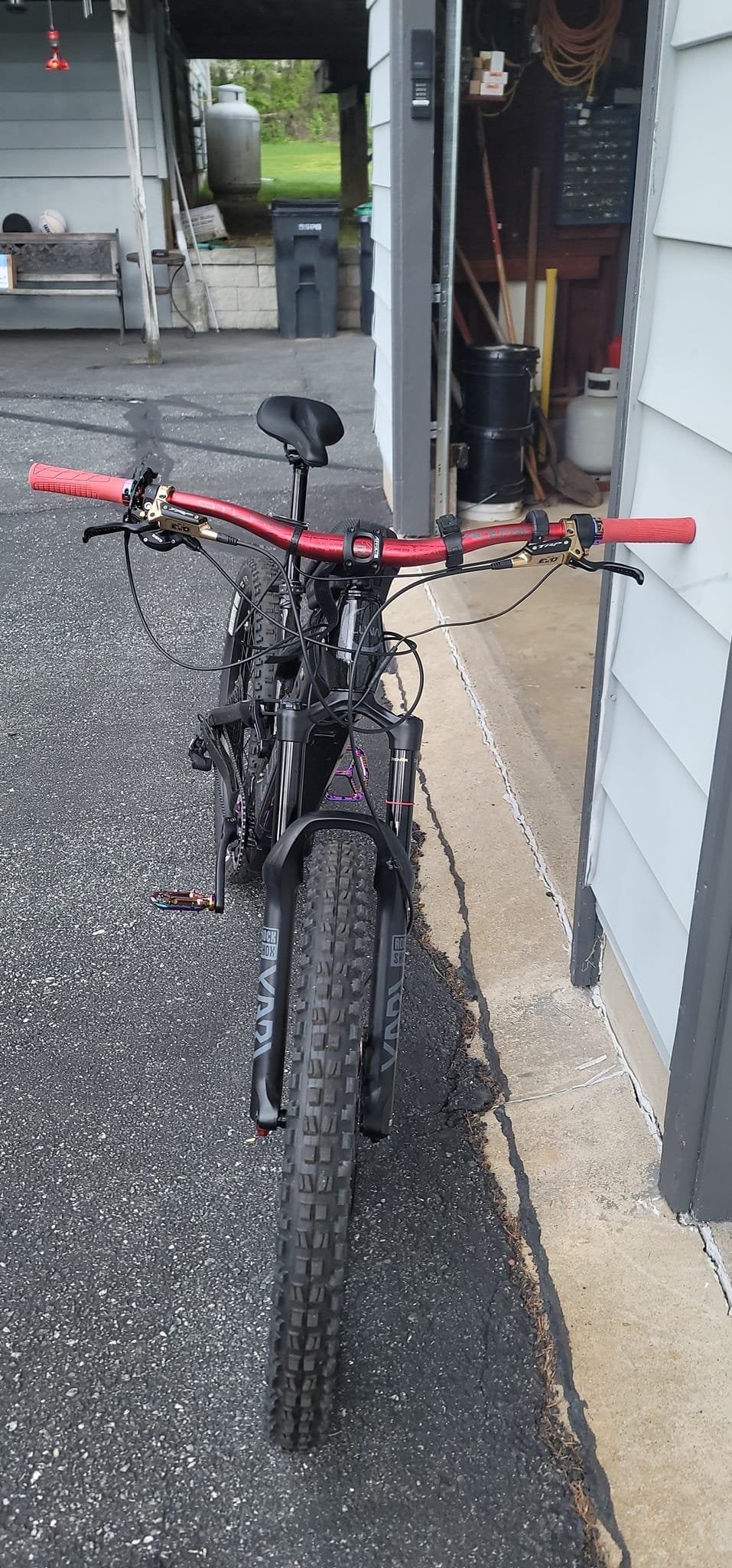 LUNA X2 new Raceface Bar & From front outside5-11-23.jpg LUNA X2 new Raceface Bar & From front outside5-11-23.jpg