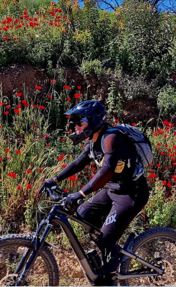 itzik with Fox bodyarmour.jpg