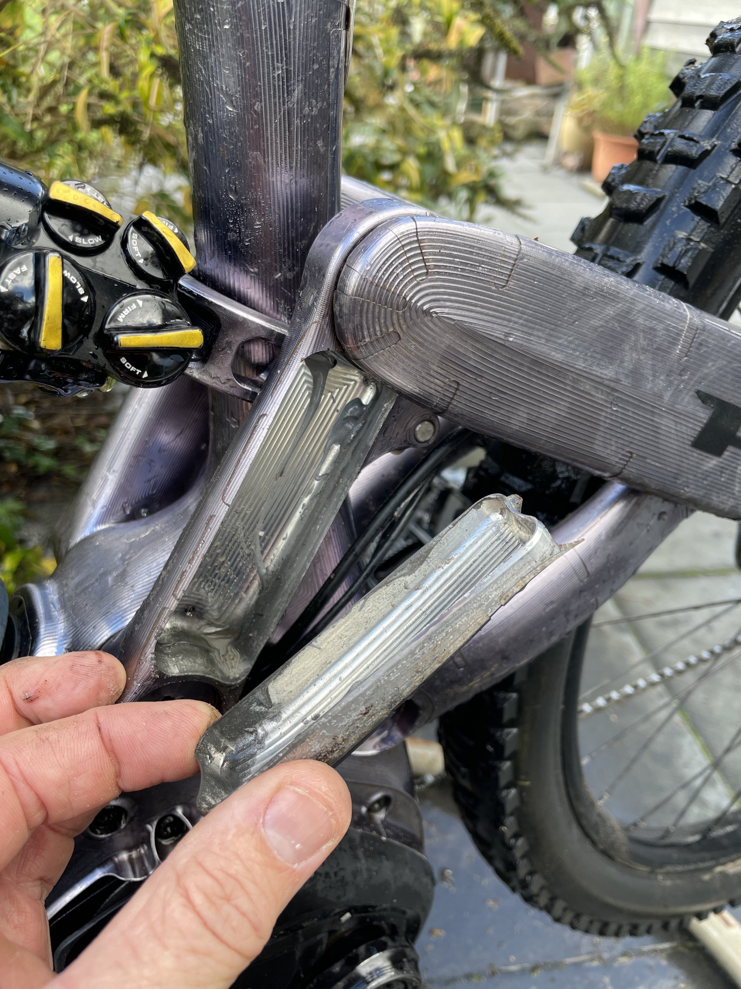 swingarm.jpeg swingarm.jpeg