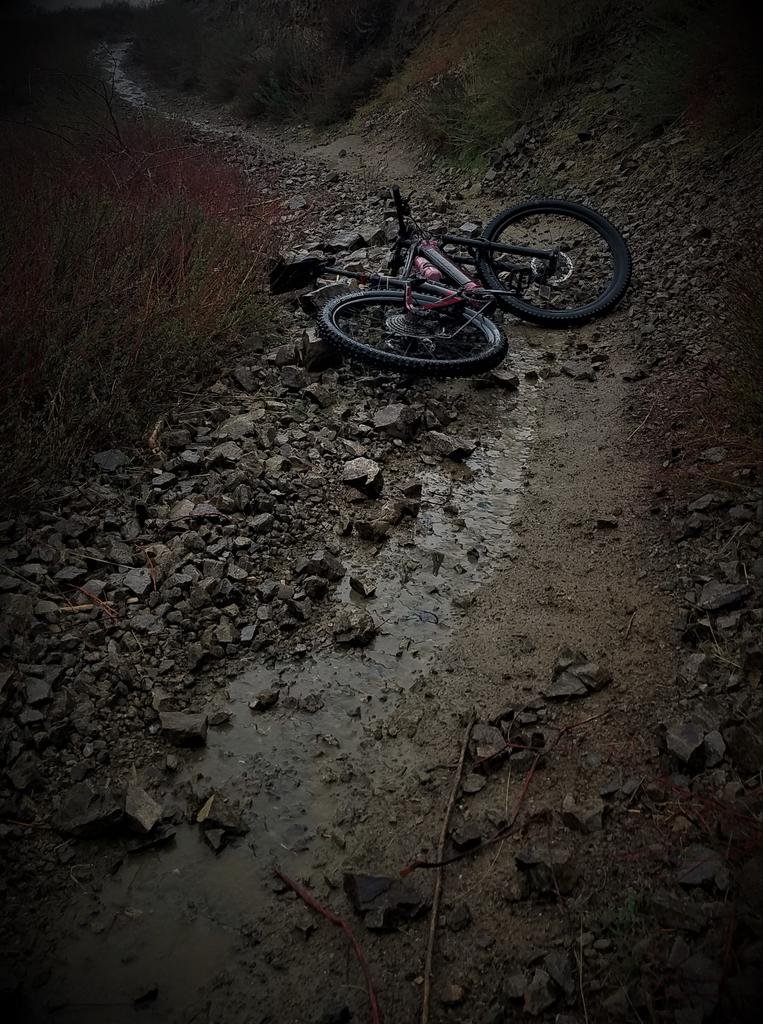 rail7rockfallcrash.jpg