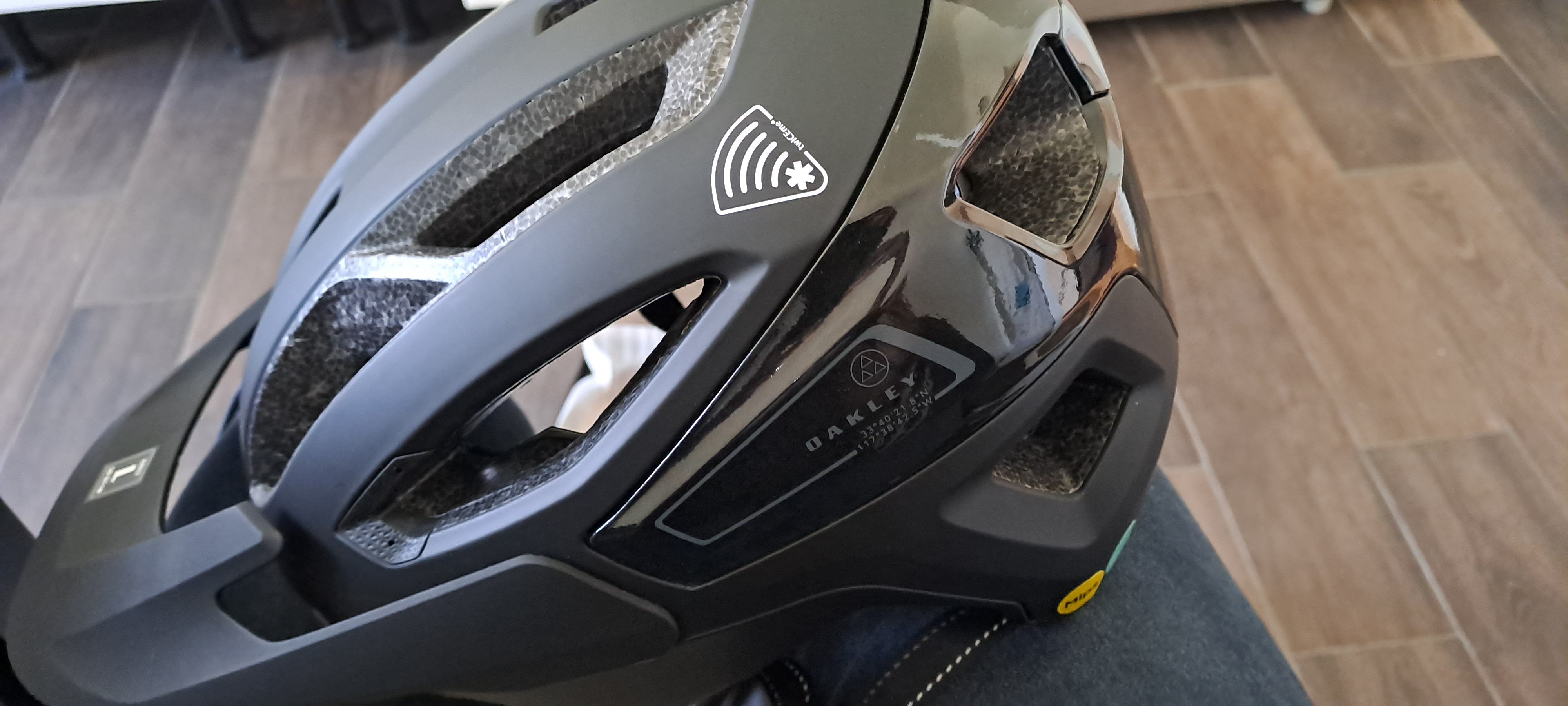 Oakley DRT 3 MIPS ICE mountain biking helmet in black
