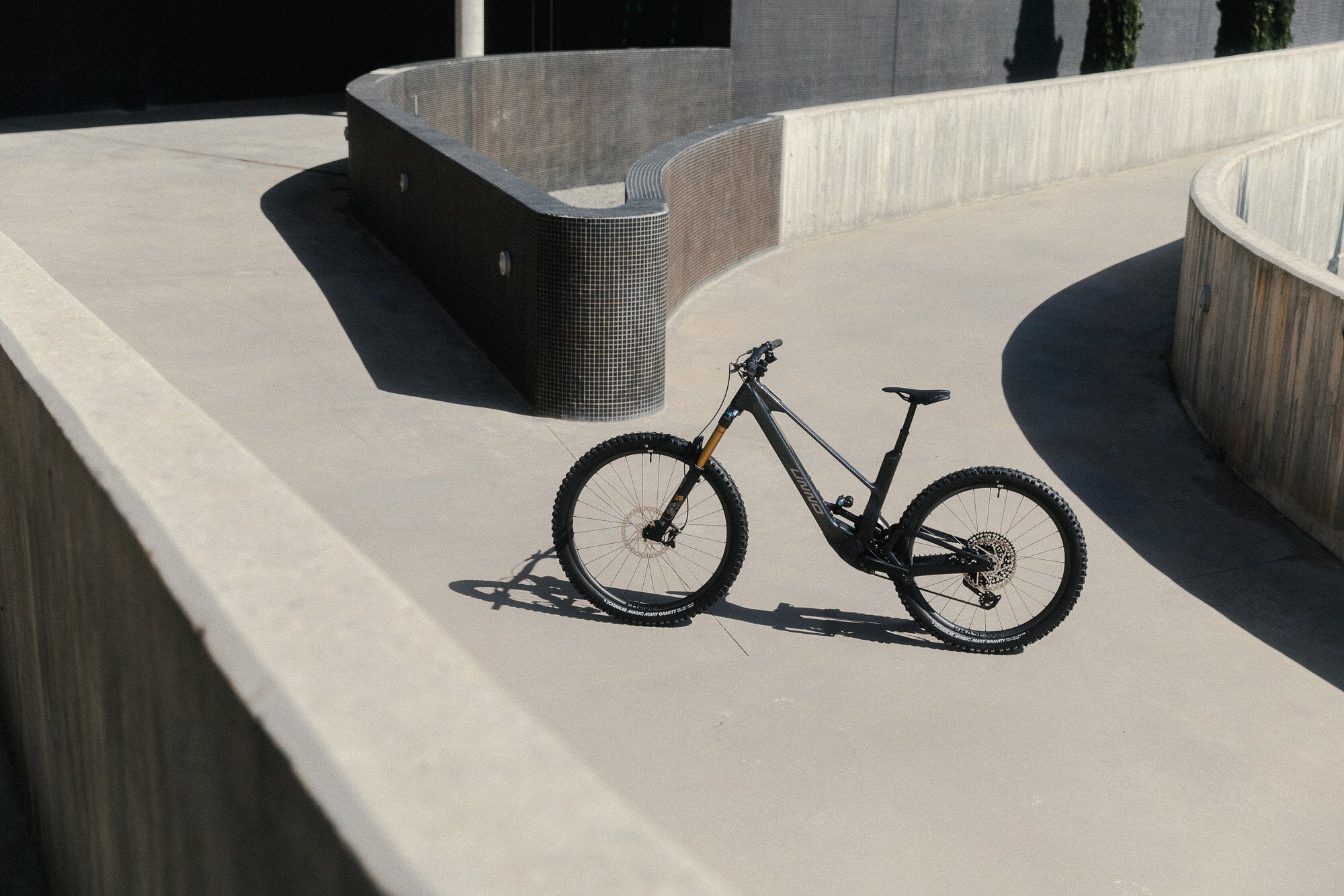 UNNO_Mith_Pro_Outside_1.2-2.jpg