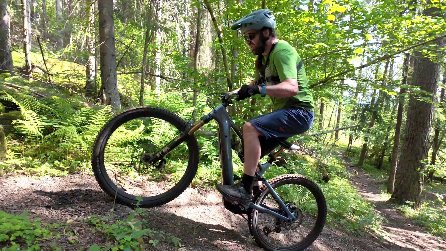c02_vlcsnap-2025-06-28-12h25m49s033.jpg
