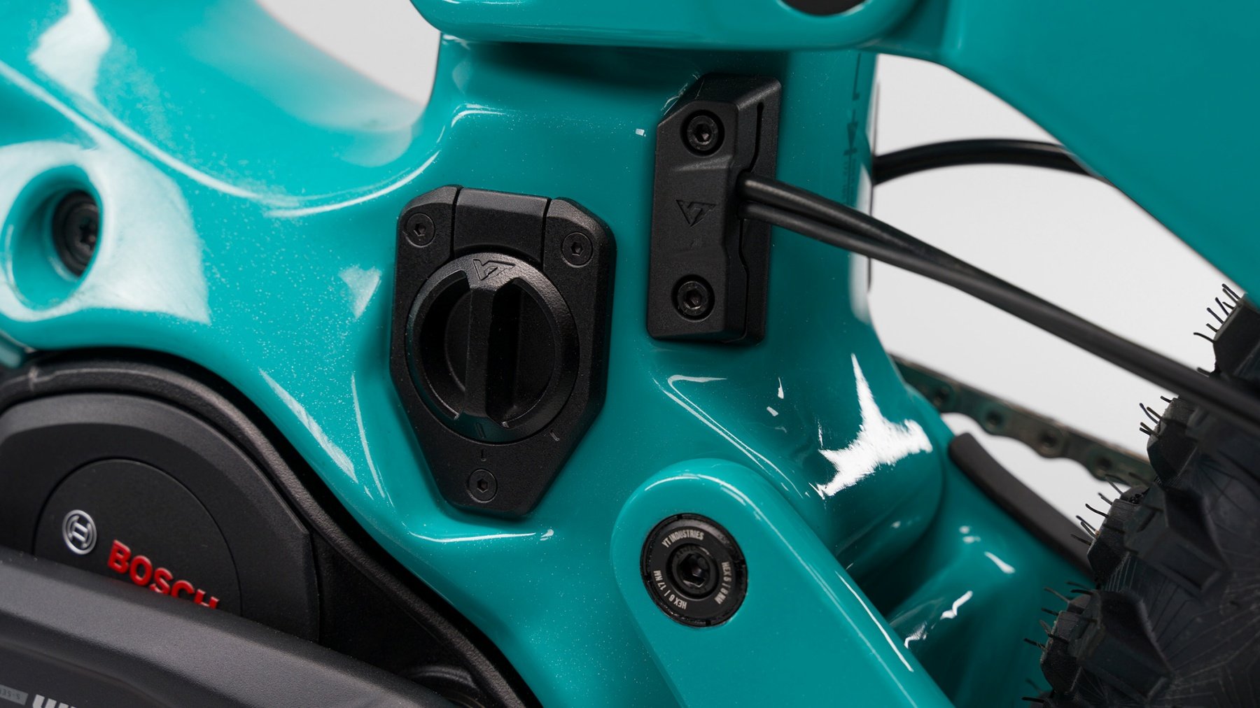 c02_A7R0118_TS_CHARGING_PORT_w.jpg