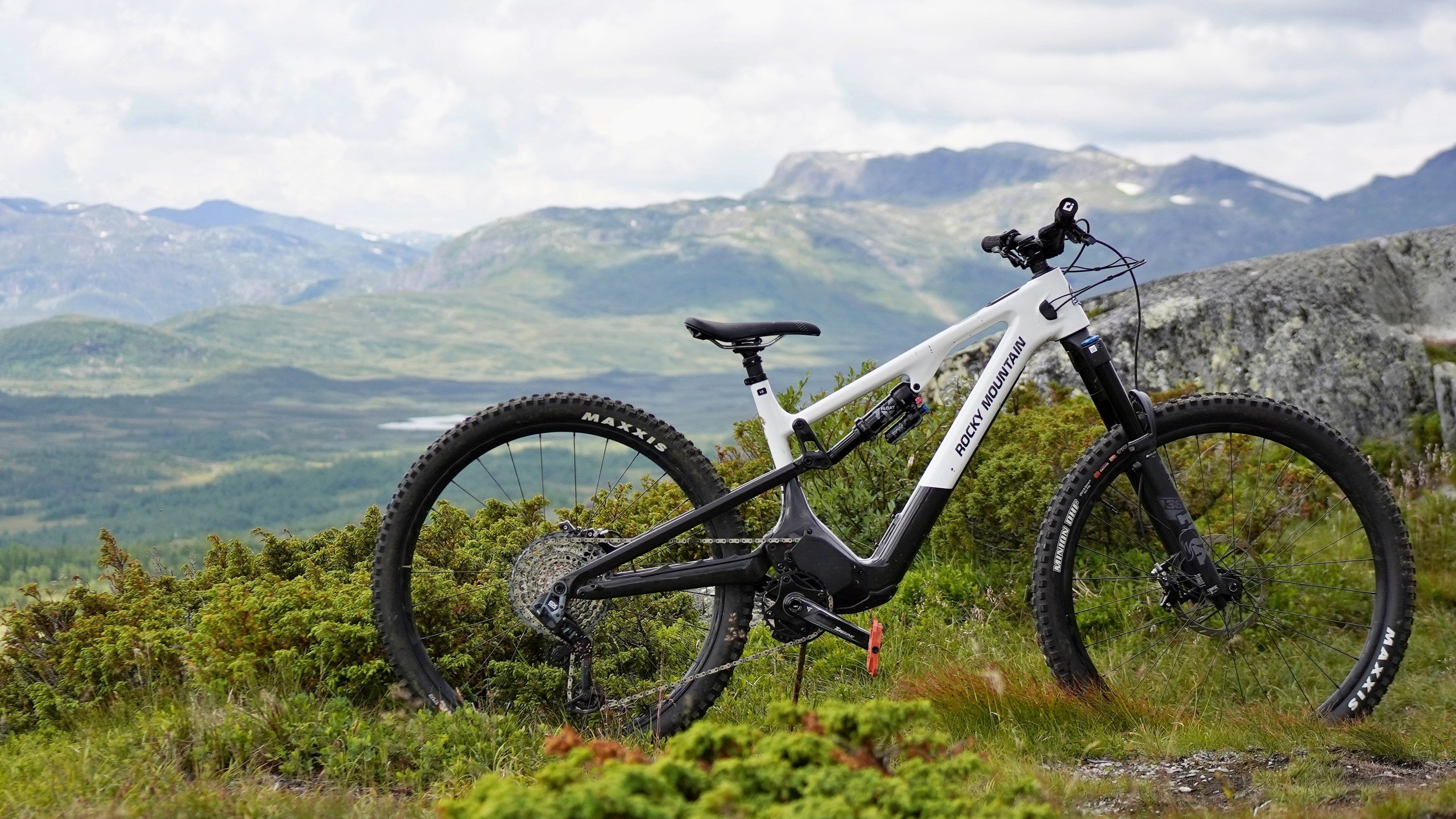 We rode the 2025 Rocky Mountain Instinct Powerplay SL C70