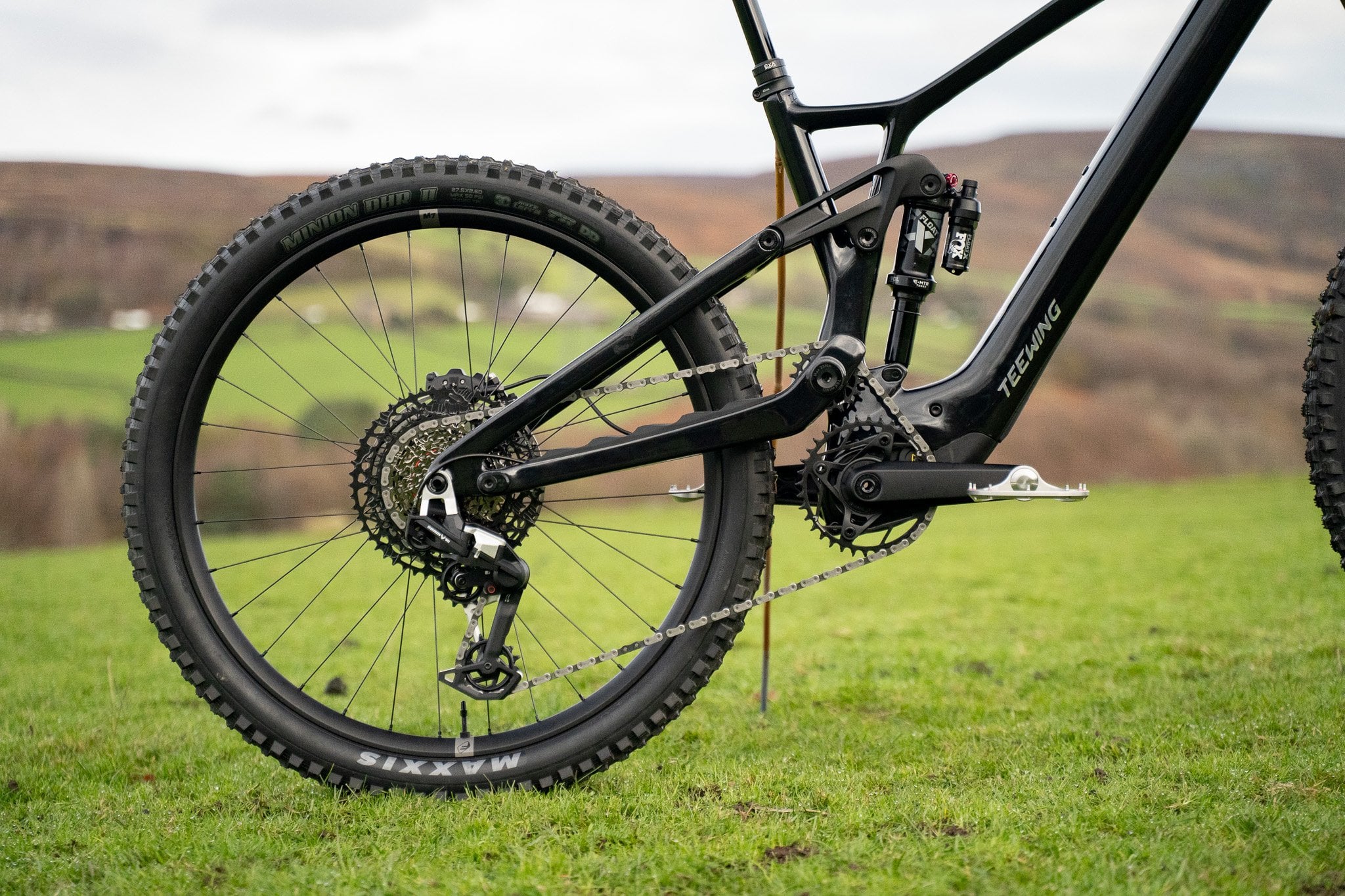 Video: Teewing Flux 180mm, high-pivot, Avinox EMTB first look and ride