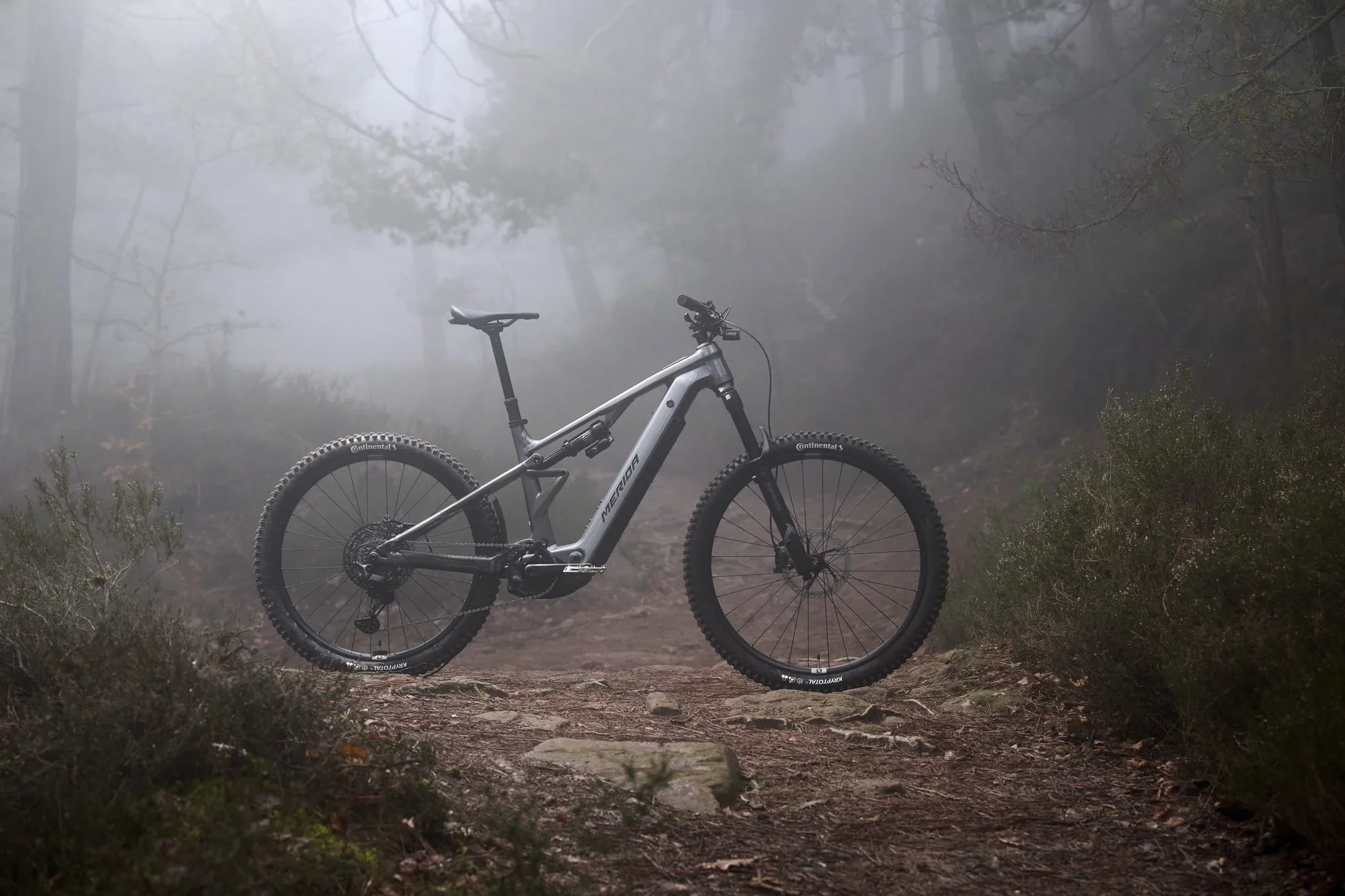 merida-etmo-complete-bike-profile.webp