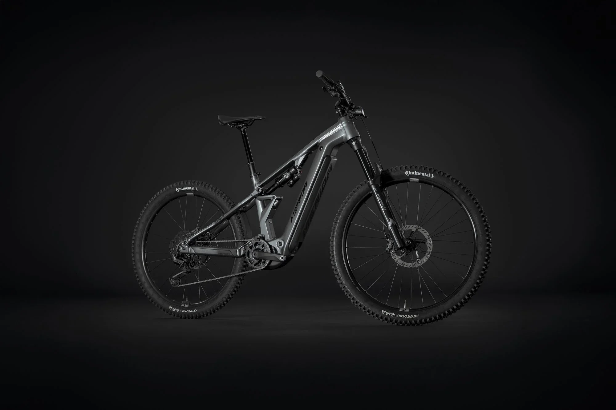 merida-etmo-bike-studio-shot.webp