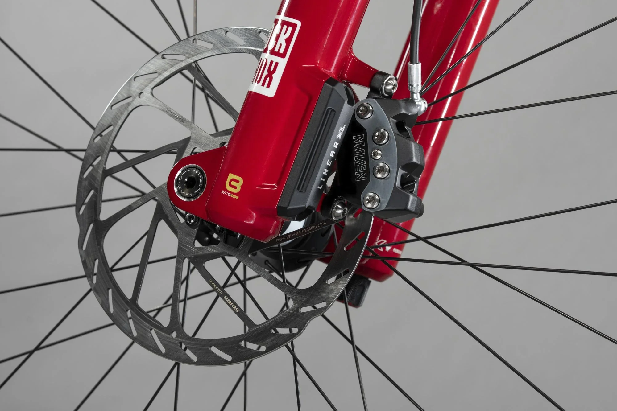sram-maven-fork-and-cockpit-closeup.webp