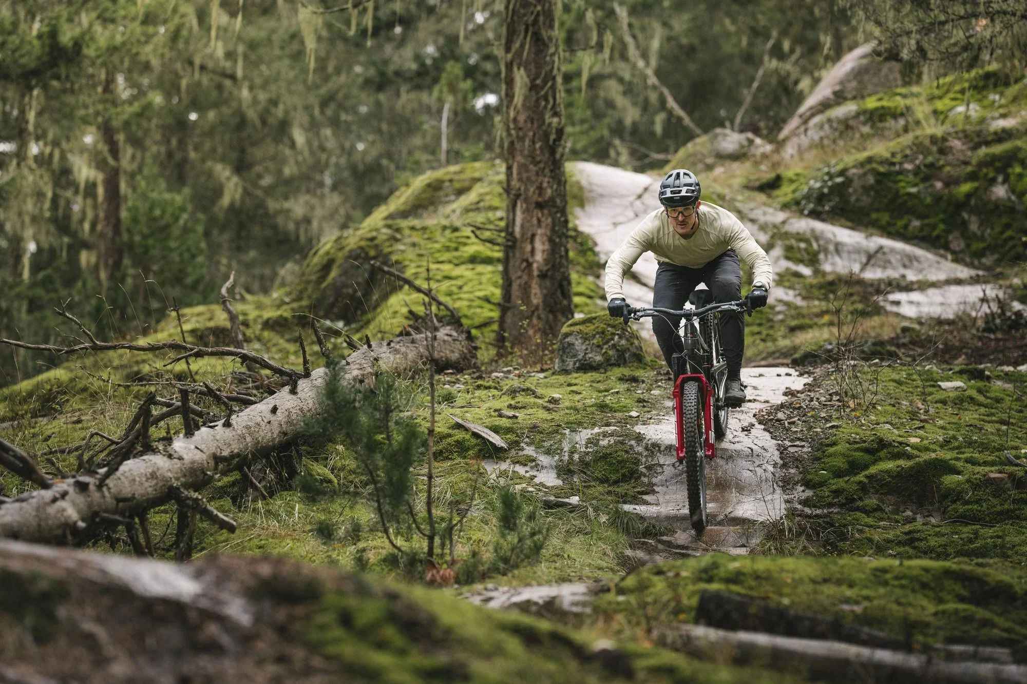 sram-maven-trail-riding.webp