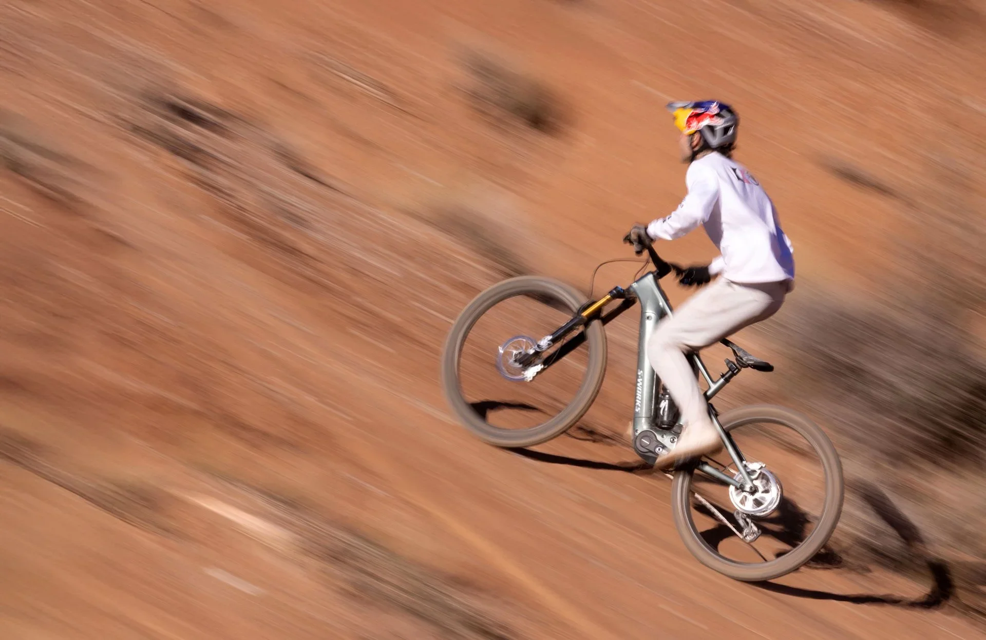 levo-r-trail-riding-action.webp