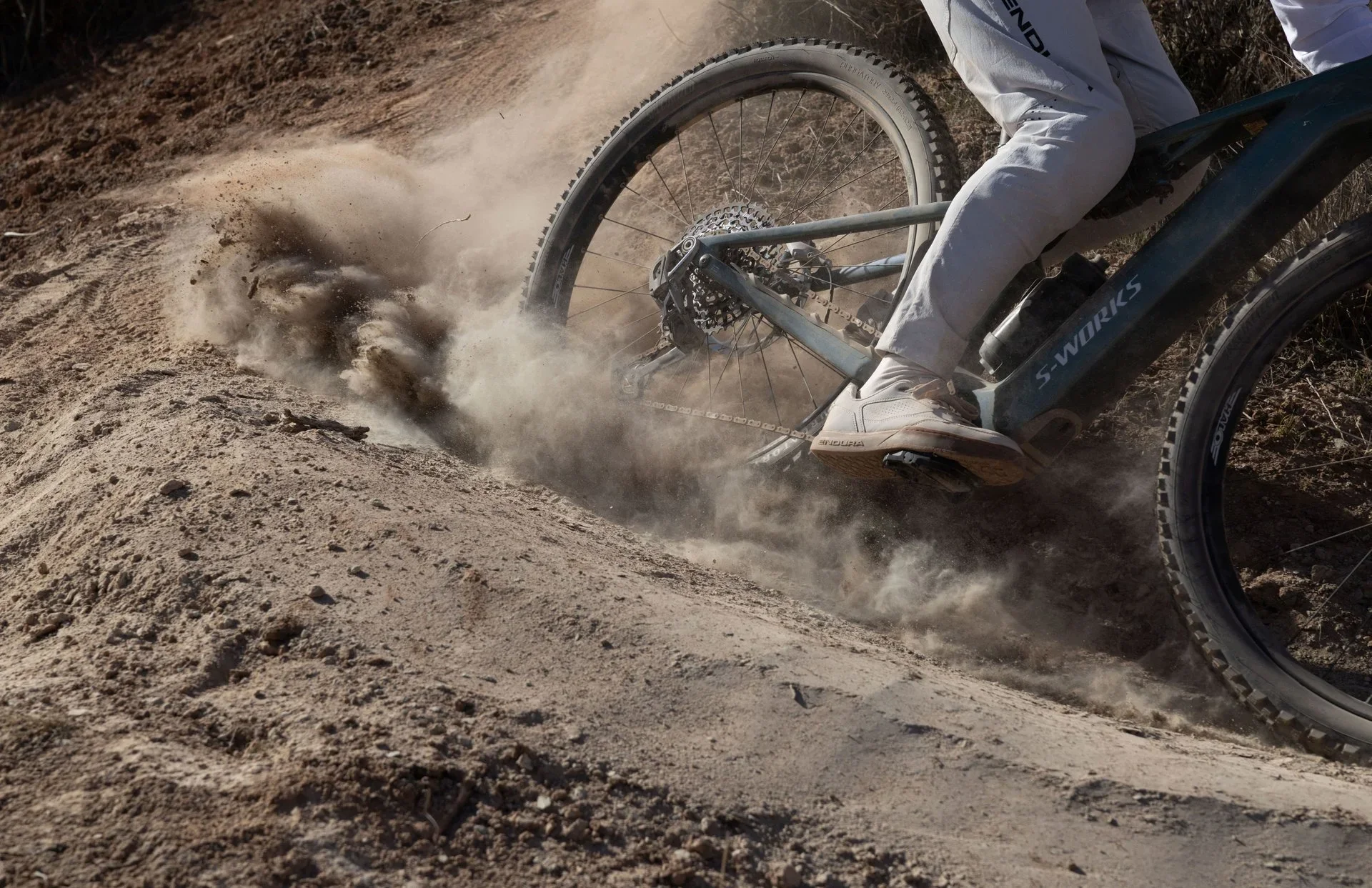 levo-r-hitting-the-trails.webp