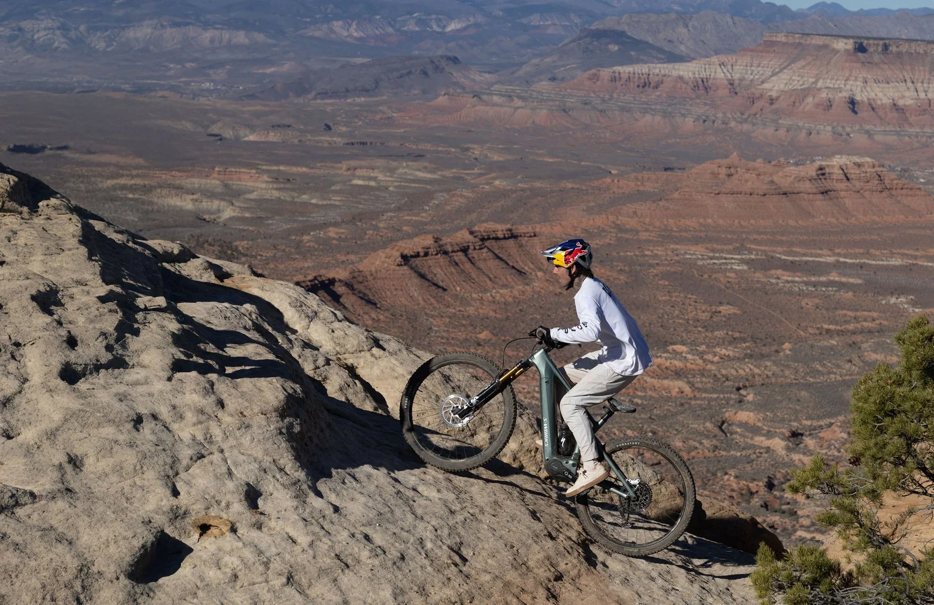 levo-r-mountain-vista.webp