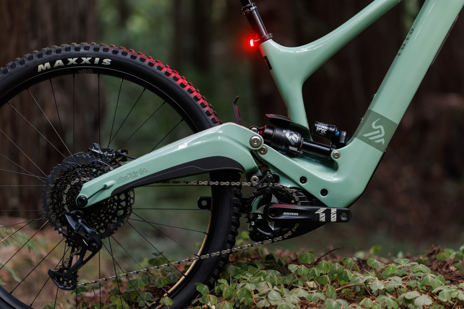 Ibis_Oso_Green_Outdoor_LM(2).jpg